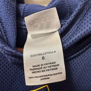 Boys Adidas hoodie. Blue in color. Size 6. Very nice condition.